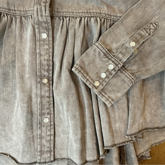 Earl Grey Button Up Long Sleeve Top Pearl Snap Shacket Medium NWT - Picture 9 of 14